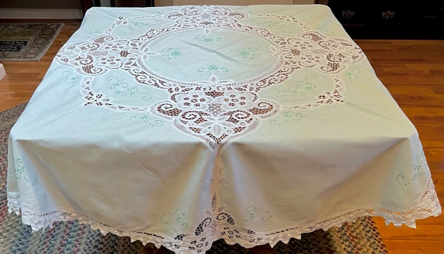 66" ROUND Embroidered Light Green Tablecloth c Extensive Battenberg Lace Insert