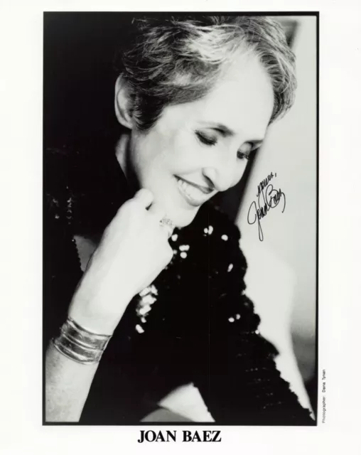 JOAN BAEZ SIGNED AUTOGRAPHED 8x10 Photo