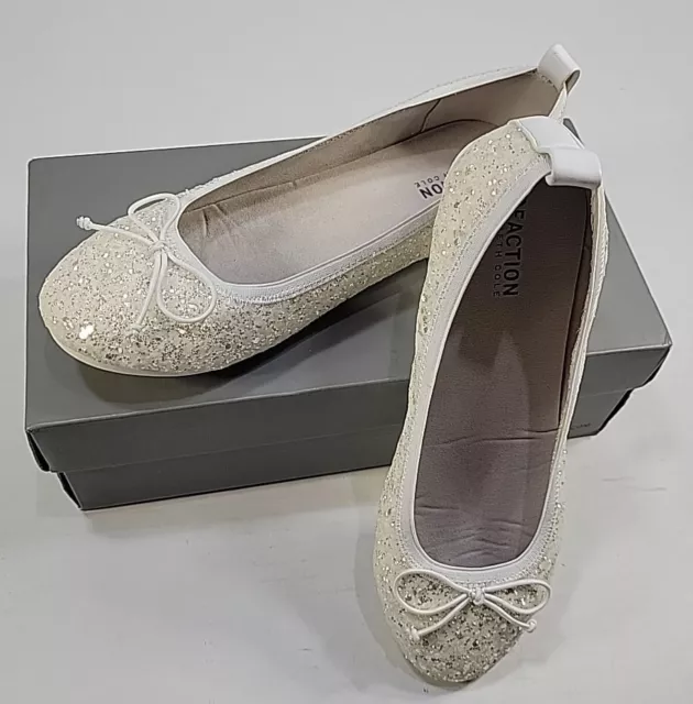 Kenneth Cole Reaction Girls Copy Tap White Sparkly Bow Ballet Flats Sz 4 W/ Box