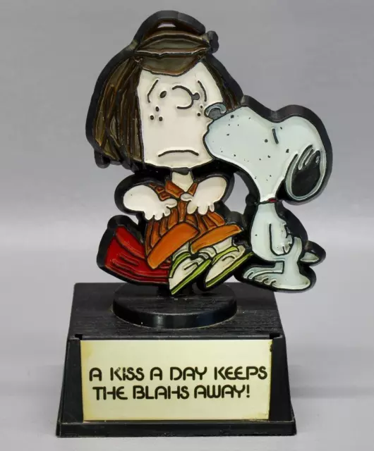 Vintage Aviva Snoopy Kissing Peppermint Patty Statue Trophy Gram • Peanuts Gang