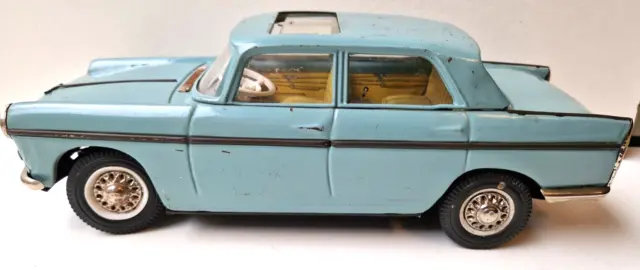 Peugeot 404 bleu pâle mécanique Joustra jouet ancien tôle