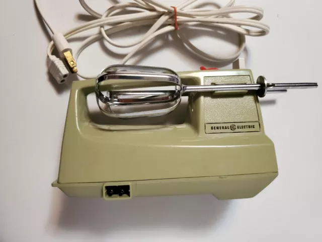 Vintage General Electric Green Model M24 Hand Mixer Blender