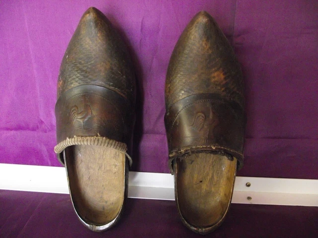 Ancienne Paire de Sabots Poupée circa 1900 Ancienne Paire de Sabots Poupée circa 1900