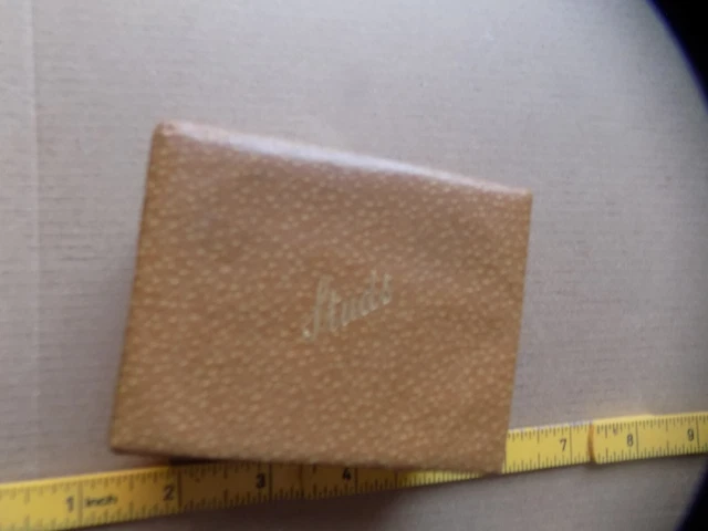 Scatola borchie uomo vintage, finta pelle su scatola in legno