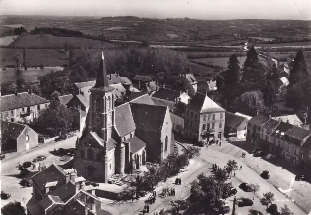 Carte postale 10x15cm postcard QUARRE-LES-TOMBES 6 l'église et la place timbrée
