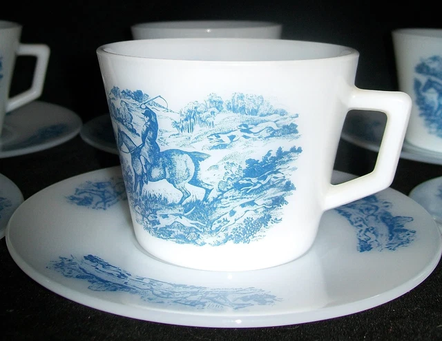 6 Grandes Tasses Anciennes en Arcopal avec soucoupes. Vintage.  En Parfait état.