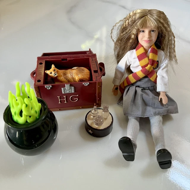 VINTAGE MAGICAL POWERS Hermione Granger Mattel Figure & Accessories