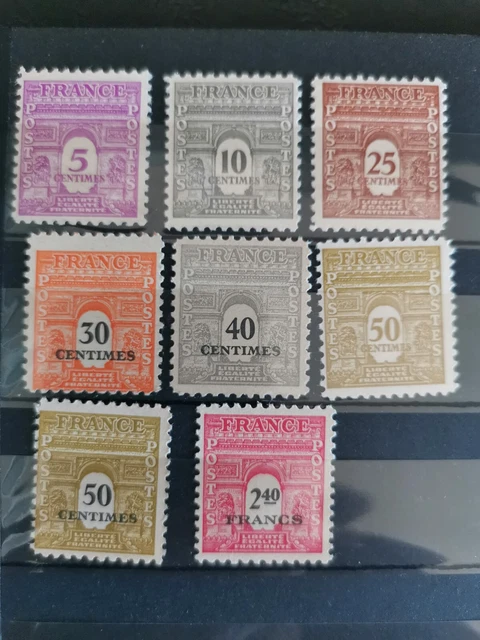 Lot Timbres Chiffre  type Arc de Triomphe surchargé et non