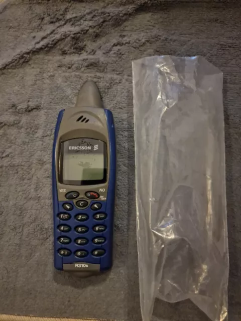 Brand new Ericsson R310s Shark Fin mobile without battery