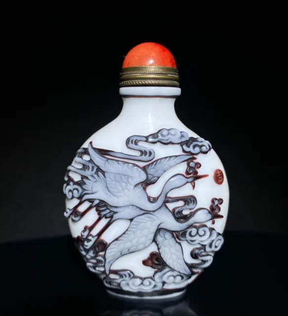 Collect old noble Coloured glaze carved lucky cloud crane statue snuff bottle