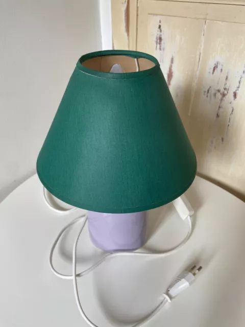 Petite lampe de chevet pop mauve violet et verte style rétro coloré 3