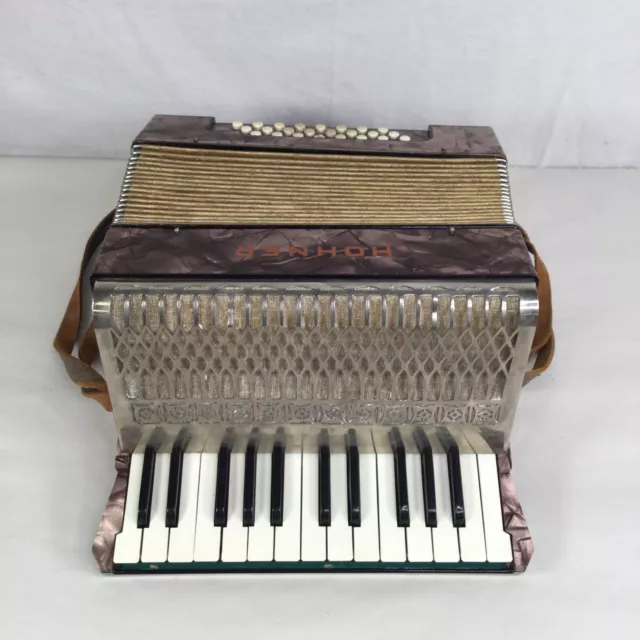 Vintage Hohner Imperial II Piano Accordion 25 Keys 24 Buttons Vintage Hohner Imperial II Piano Accordion 25 Keys 24 Buttons