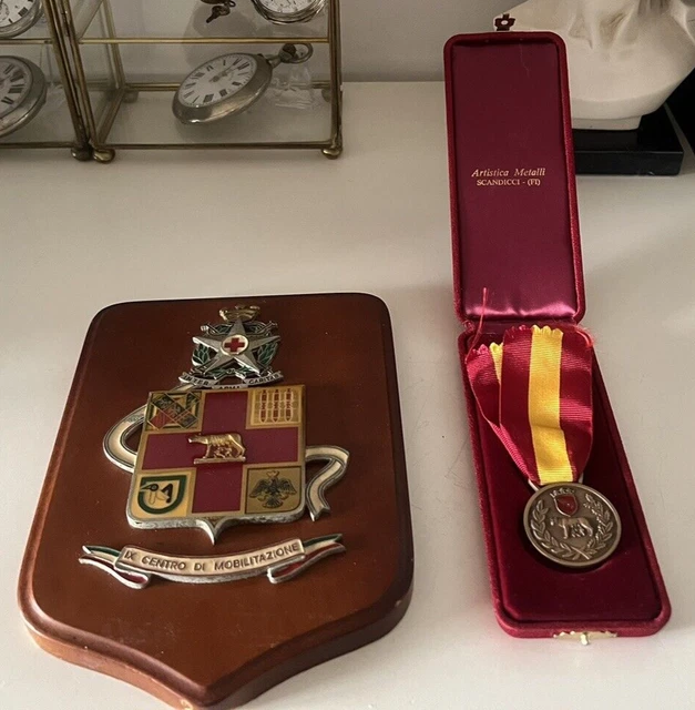 ROMA medaglia  CROCE ROSSA  ITALIANA + crest scudo legno con metallo a rilievo