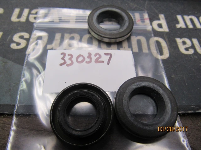 3 New  Omc Oem  Johnson Evinrude Seals 330327