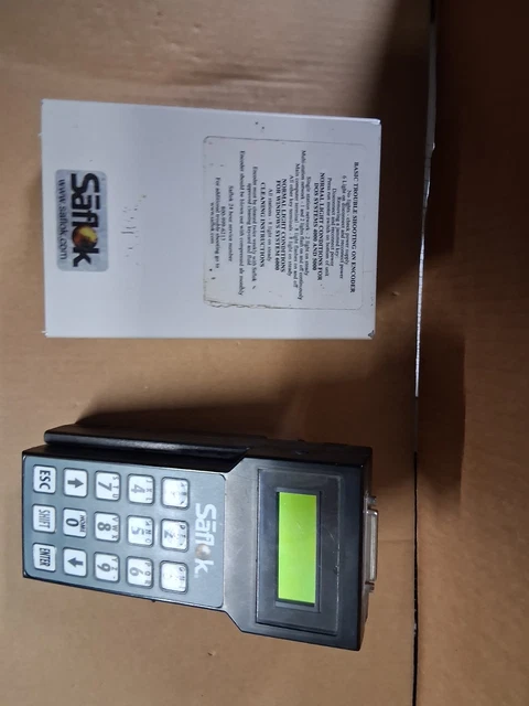 Saflok Programmatore Portatile Modello 3 71900 Con Base Di Ricarica 71902 – Usato - Foto 2