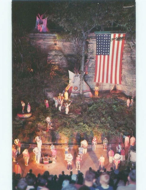 Pre-1980 PATRIOTIC NATIVE INDIANS SALUTE TO USA FLAG Wisconsin Dells WI E7925