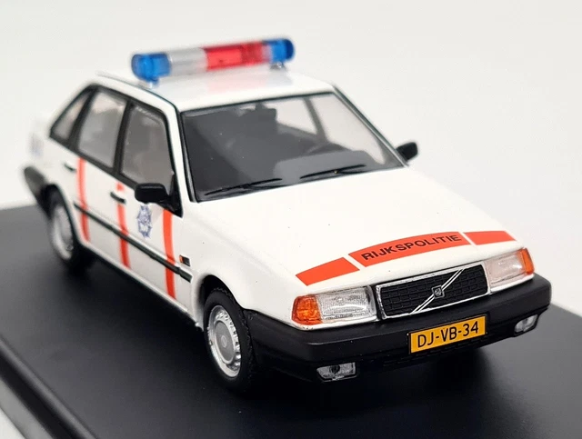 Miniature Triple 9 échelle 1/43 - Ford Escort XR3i 1990 Noire (T9P10026)