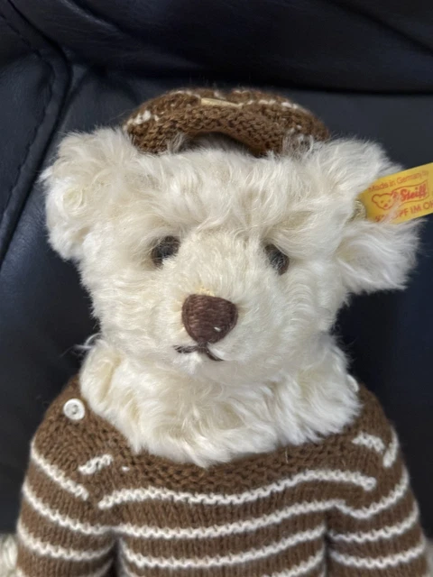 Lot 31 - A Steiff limited edition Viktoria teddy bear