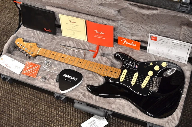 Fender FSR American Ultra Stratocaster Roasted Maple Neck Black #US22073964 3.71