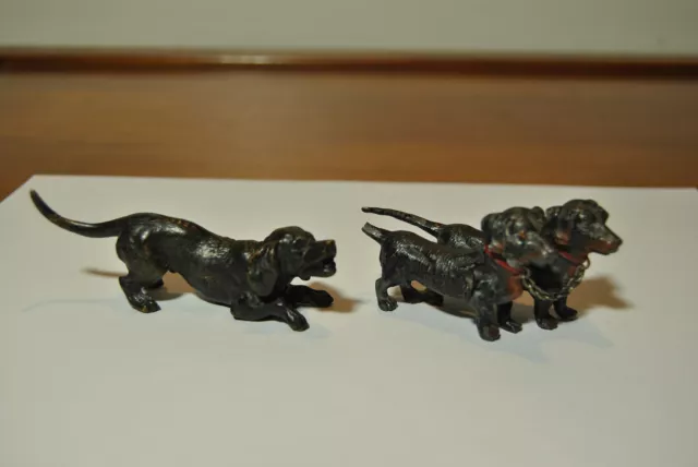 Sculpture statue animalière chien teckel basset bronze Vienne plomb de Nuremberg