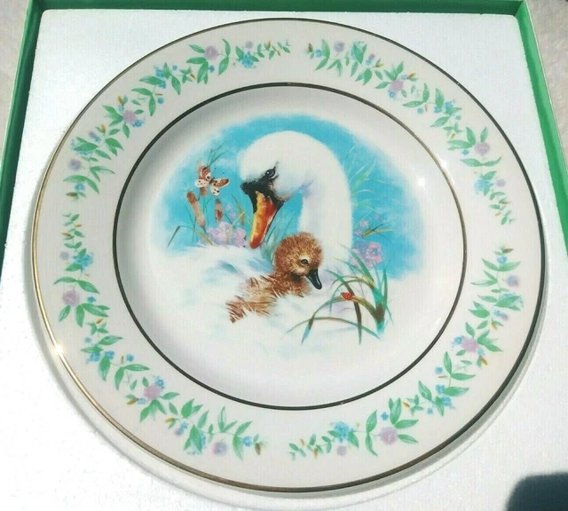 Avon Gentle Moments Plate Collectable Vintage 1975 Swan & Duck 8.75"