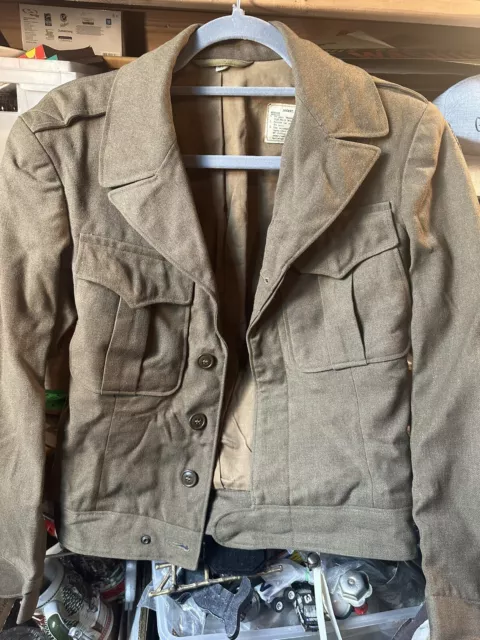 US Army WWII 1945 Jacket Field Wool OD - Size 34 Regular.   9th Army AF patched.