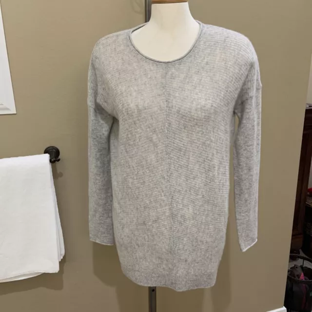 Women's Neiman Marcus Collection Gray  Cashmere Sweater Size M