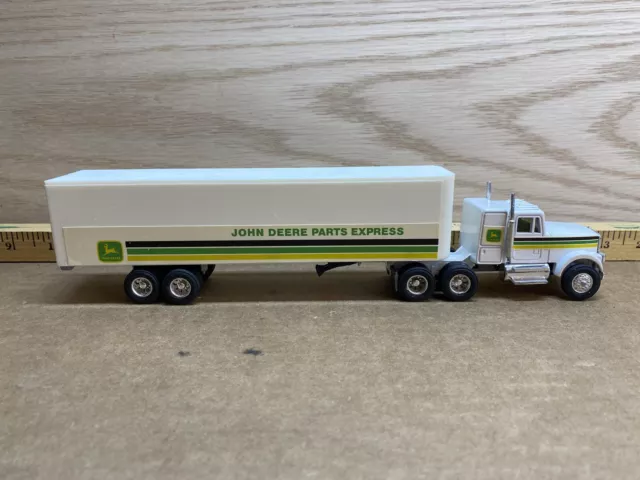 Ertl John Deere Parts Express IH Navistar Semi Truck 1/64