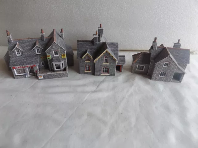 2 x  METCALFE STONE COTTAGES  AND VILLAGE CAFE   N GAUGE