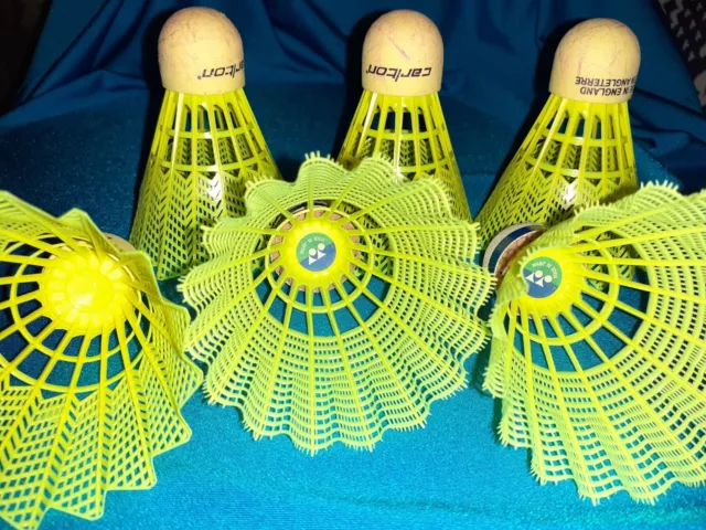 Tube Of 6 used  Mixed yonex/carlton synthetic Shuttlecocks Yellow Good Condition