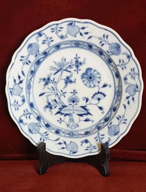 Assiette ancienne en porcelaine de Meissen, décor fleur d’oignon, fin 19ème