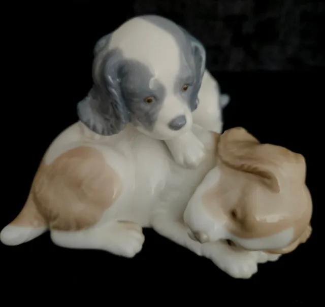 Vintage Lladro Nao Porcelain Figurine - Playing Puppys -