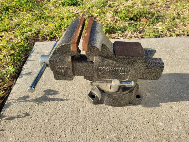 Vintage Columbian D55-D5 Bench Vise Made in USA Swivel Base 5.5 Jaws Anvil Area