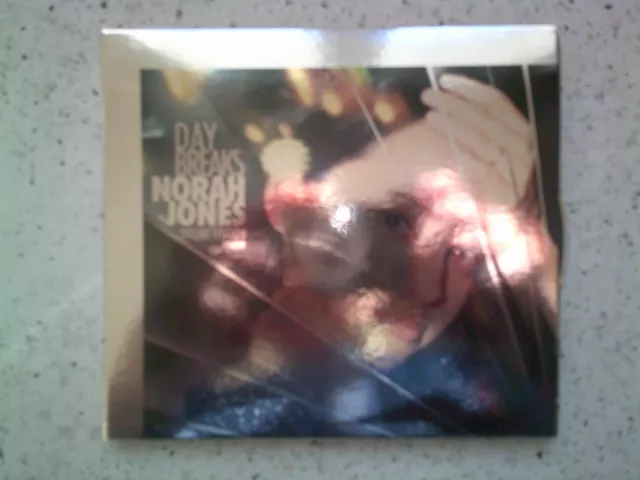 NORAH JONES     Day Breaks (Ltd.Deluxe Edt.Incl.Live-Album)    COFFRET 2 CD