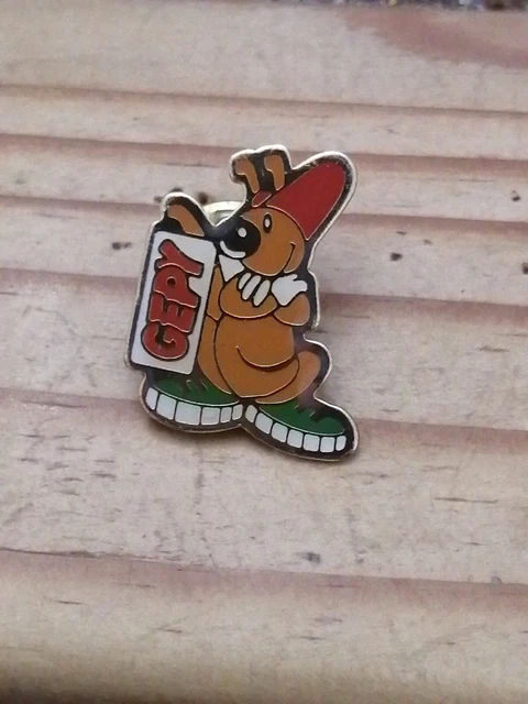 PIN S PINS PIN LAPEL Magasins Supermarch CHAUSSURES KANGOUROU