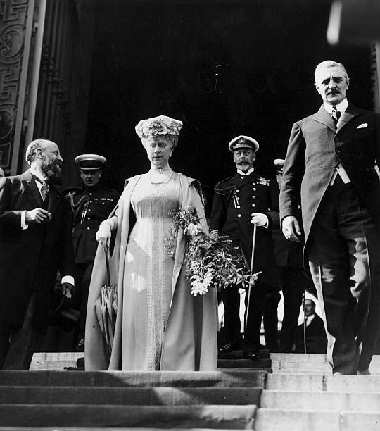 QUEEN MARY & husband King V leaving museum visit Belgium 1922