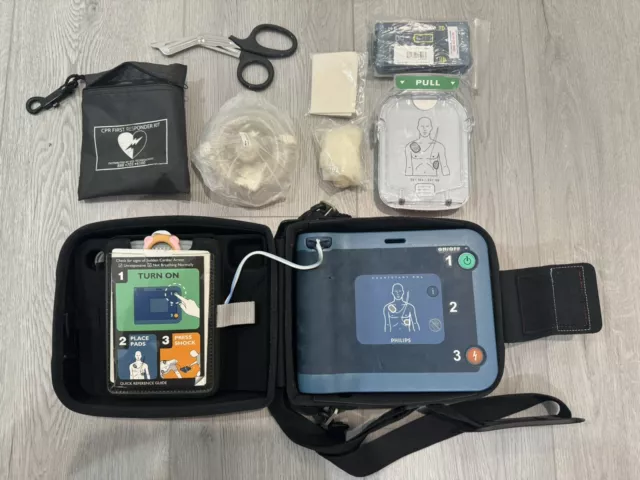 PHILIPS HEARTSTART  AED - DEFIBRILLATOR, 3x BATTERY, 2x PAD AND INFANT ADAPTER