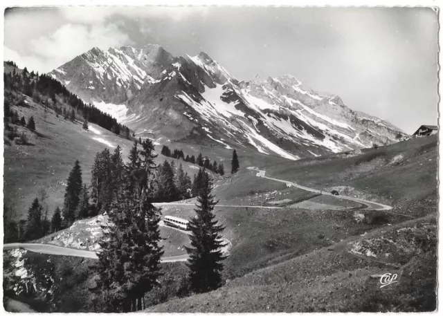 Le Col des Aravis 74 Lace Up View CPSM Uncirculated Undated