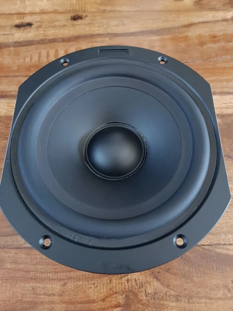Kef kc62 - Kef Subwoofers in vendita su Hi-Fi Di Prinzio Kef kc62 - Kef Subwoofers in vendita su Hi-Fi Di Prinzio