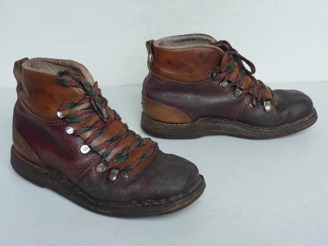 Ancienne paire de skis en bois + chaussures de ski Le Trappeur Sillans taille 40 marquage militaire 8-SFH 1950 + batons en bambou - Décoration