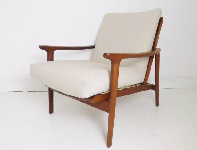 Stunning Vintage Guy Rogers New Yorker Teak Lounge Chair