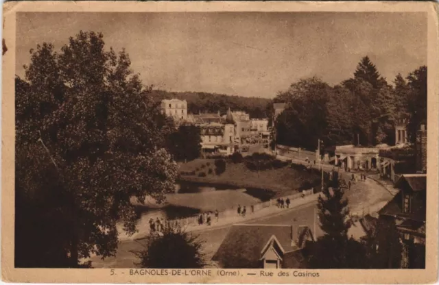 CPA Bagnoles de L'Orne Rue des Casinos FRANCE (1054009)