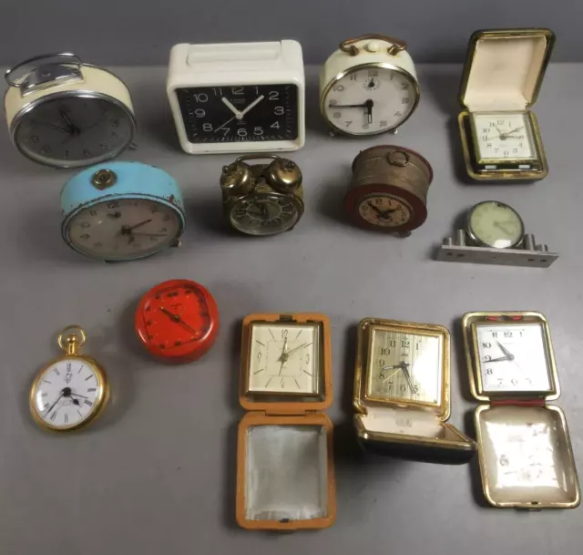 Lot 13 Reveils Horloges Vintage Ancien Mecanique Quartz C44