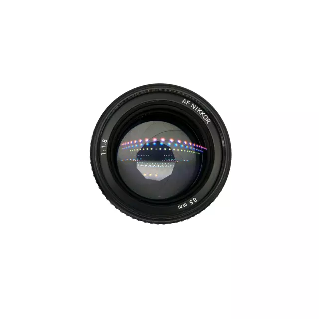 Nikon Nikkor 85mm f/1.8 D Short Telephoto Autofocus Lens for SLR or DSLR Cameras