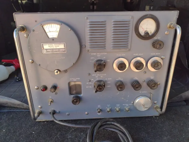 Vintage Hewlett-Packard HP 628A SHF Signal Generator