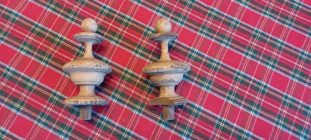 Lot De 2 Glands Et Bobêches En Bois Tourné - Ancien, Pour Cordon De Rideau, Hauteurs 8.7 & 10.3 Cm