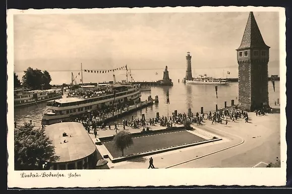 Ansichtskarte Lindau /Bodensee, Hafen mit Schiffen und Leuchtturm 1940