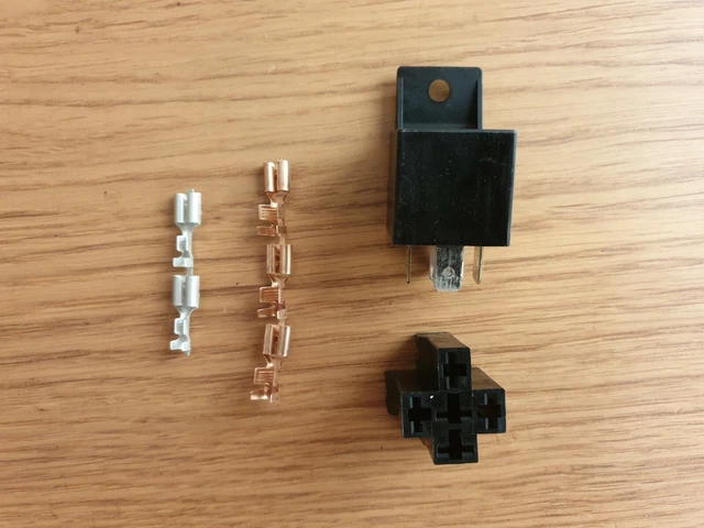 WEBASTO RELAY 896H-1CH-S1-T001 with crimp terminals and holder (relay ...
