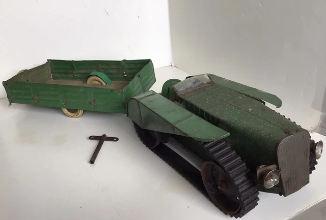 Vieux Tracteur Jouet En Tôle Charles Rollet (vers 1930) Avec Sa Remorque