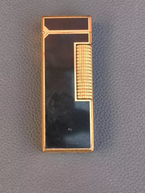 briquet Dunhill laque de Chine ( noire )